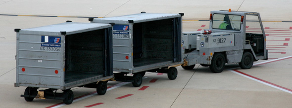Baggage Truck - CC / Flickr