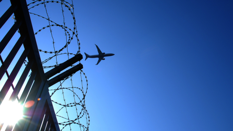 Plane at Berlin Tegel - CC / Flickr