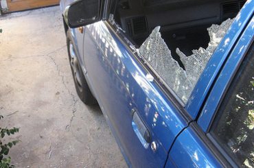 Broken Car Window - CC / Flickr