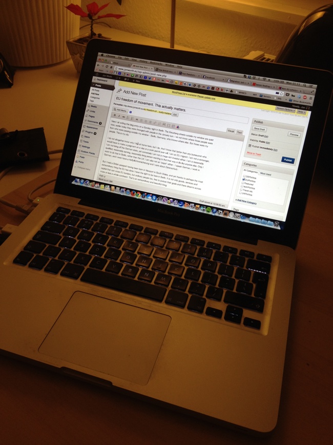 blogging-laptop